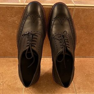 Mens Cole Haan black wing tip saddle shoes; mat not patent